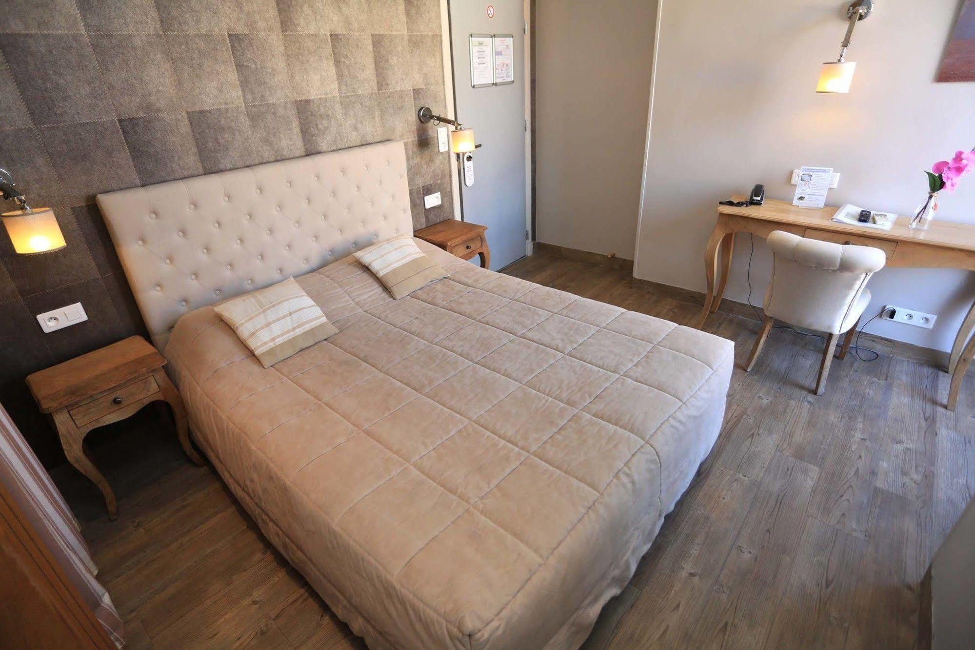 H33 Hotel 2*