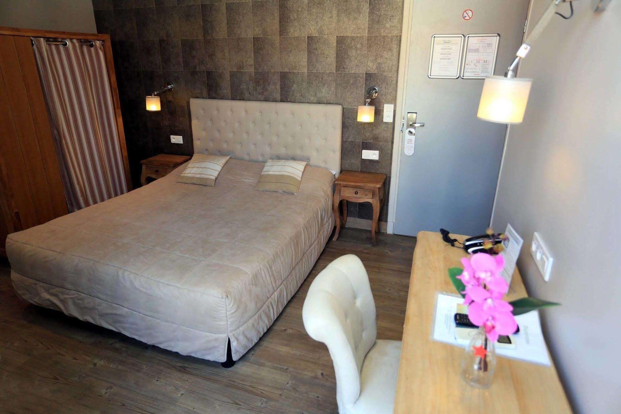 H33 Hotel 2*