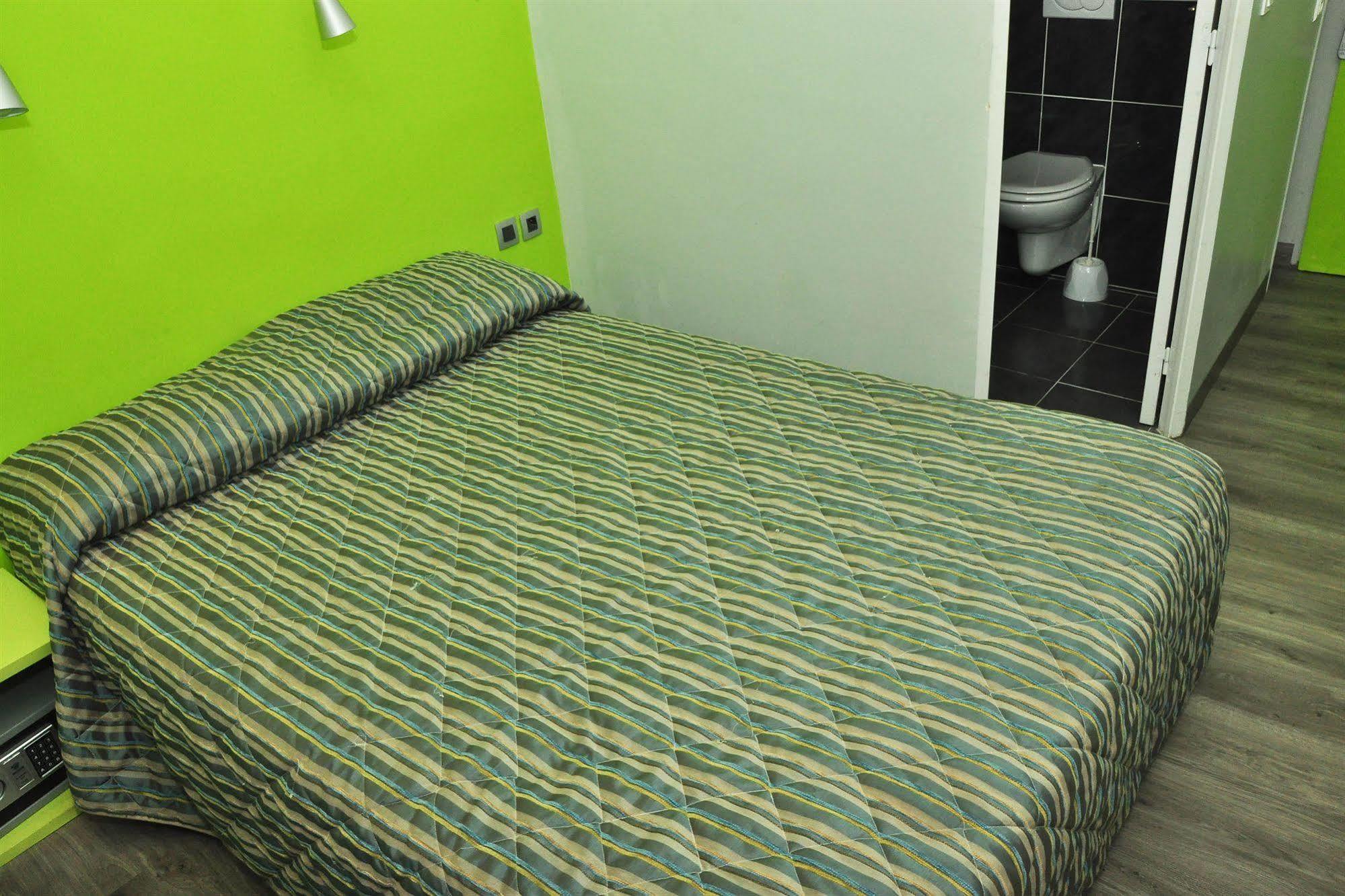 Hotel H33 2*