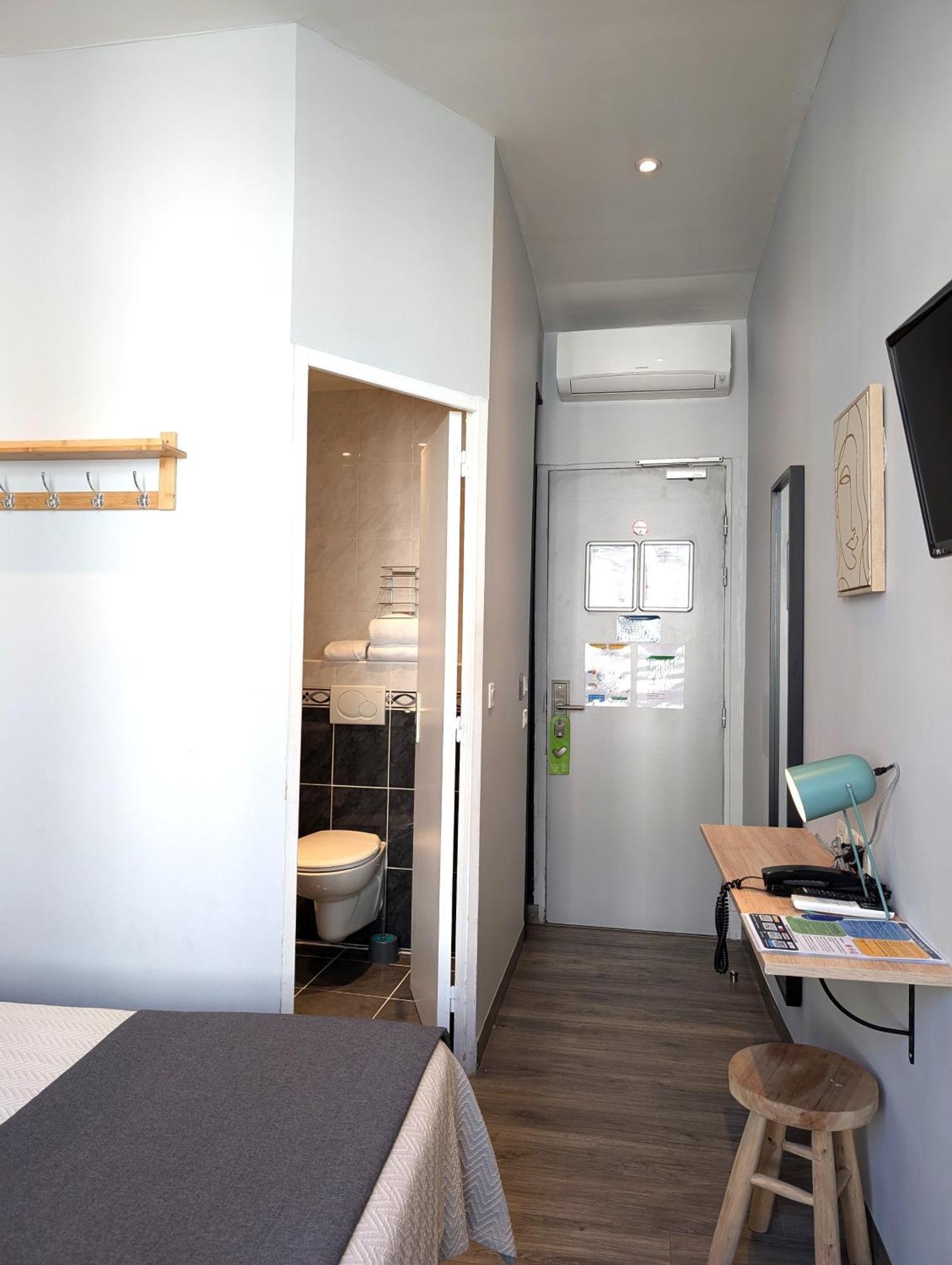 H33 Hotel 2*