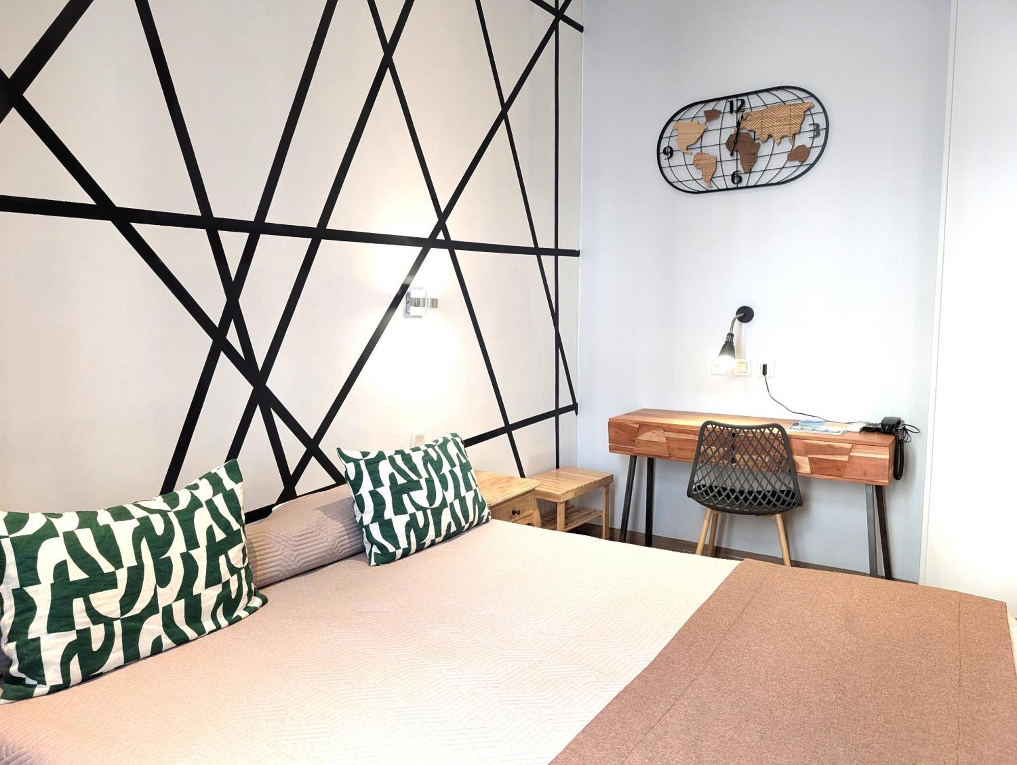 H33 Hotel 2*