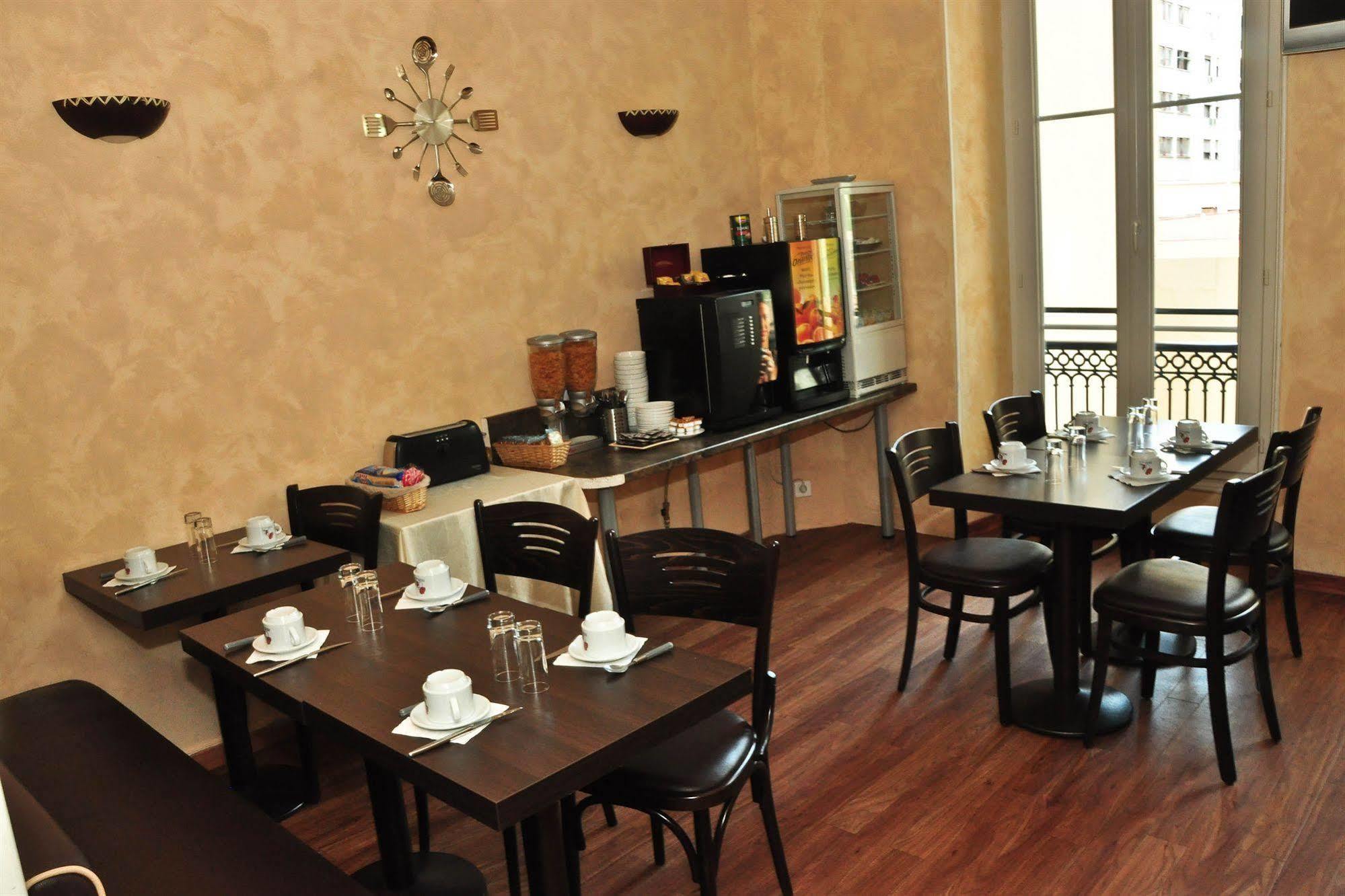 H33 Hotel 2*